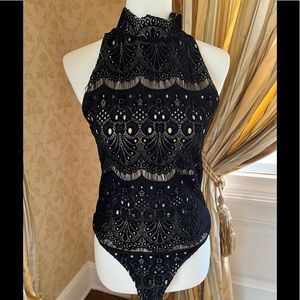 AMANDA UPRICHARD BLACK & nude MOCK NECK VELVET Lace stunning bodysuit size small